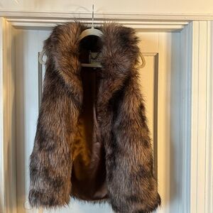 Bb Dakota brown faux fur vest with pockets and satin lining